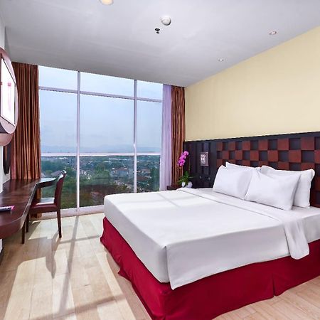 Grand Orchid Hotel Yogyakarta Maguwo Esterno foto
