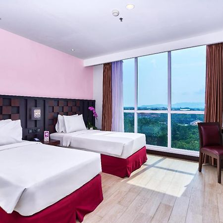 Grand Orchid Hotel Yogyakarta Maguwo Esterno foto