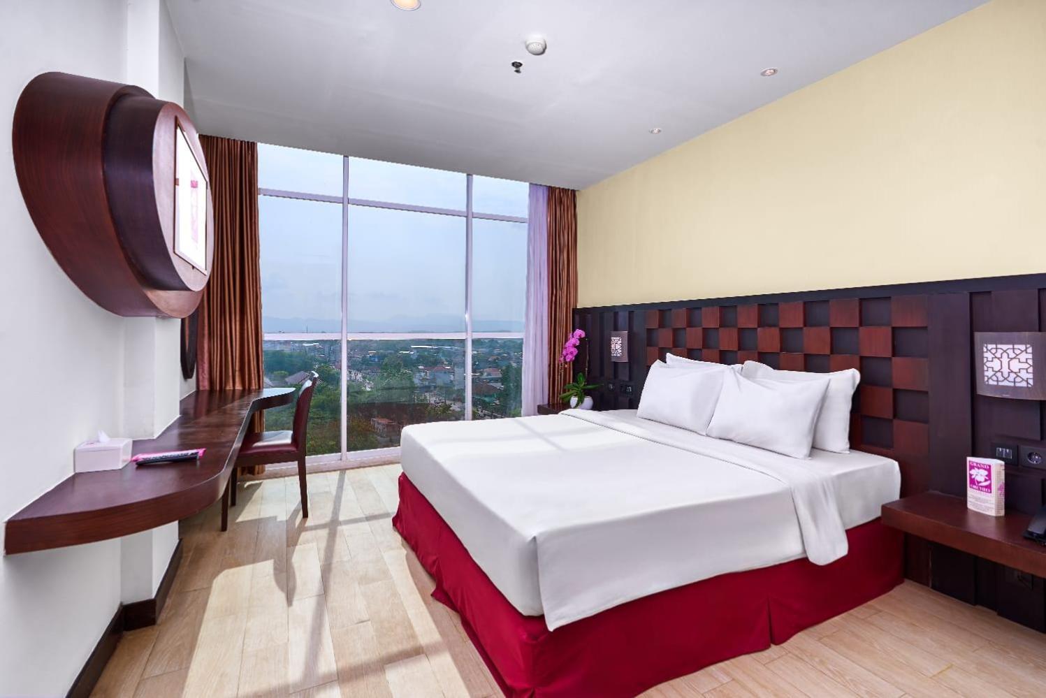 Grand Orchid Hotel Yogyakarta Maguwo Esterno foto
