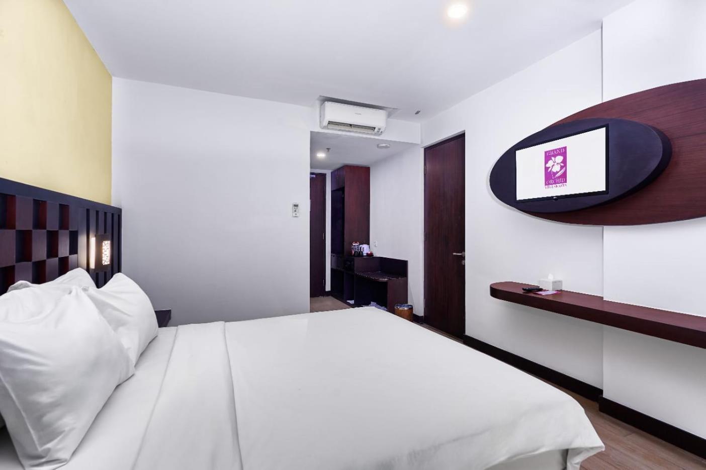 Grand Orchid Hotel Yogyakarta Maguwo Esterno foto