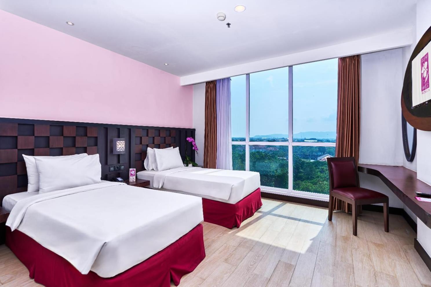 Grand Orchid Hotel Yogyakarta Maguwo Esterno foto