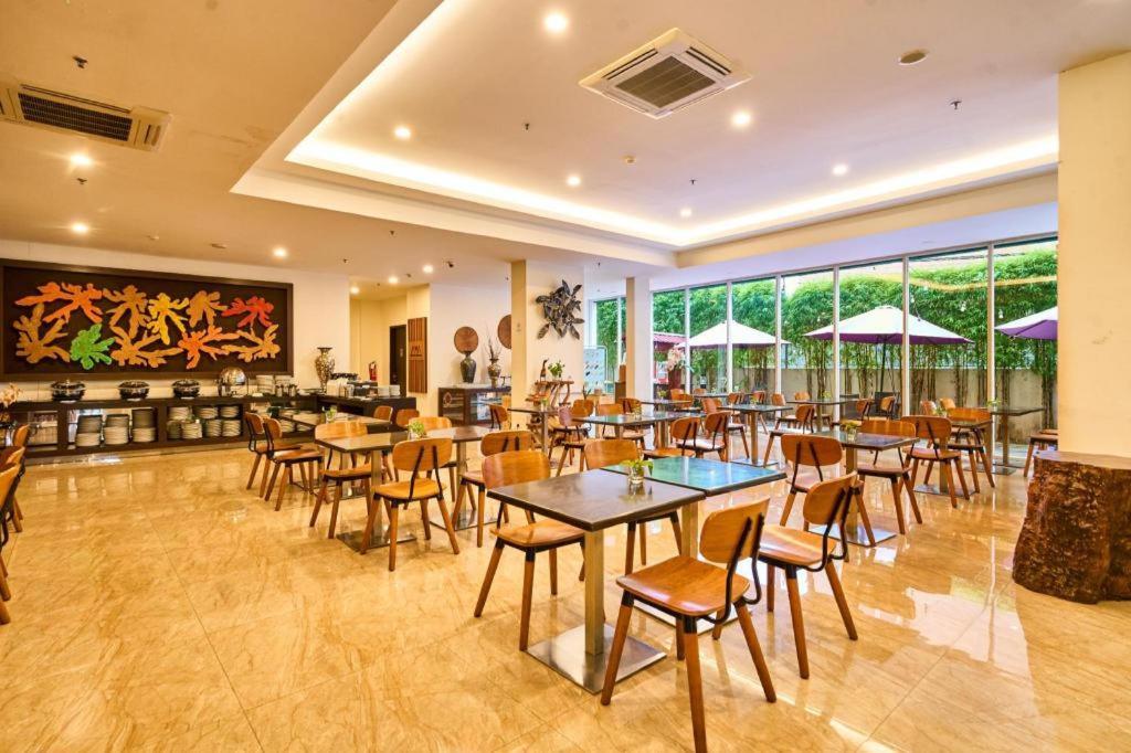 Grand Orchid Hotel Yogyakarta Maguwo Esterno foto