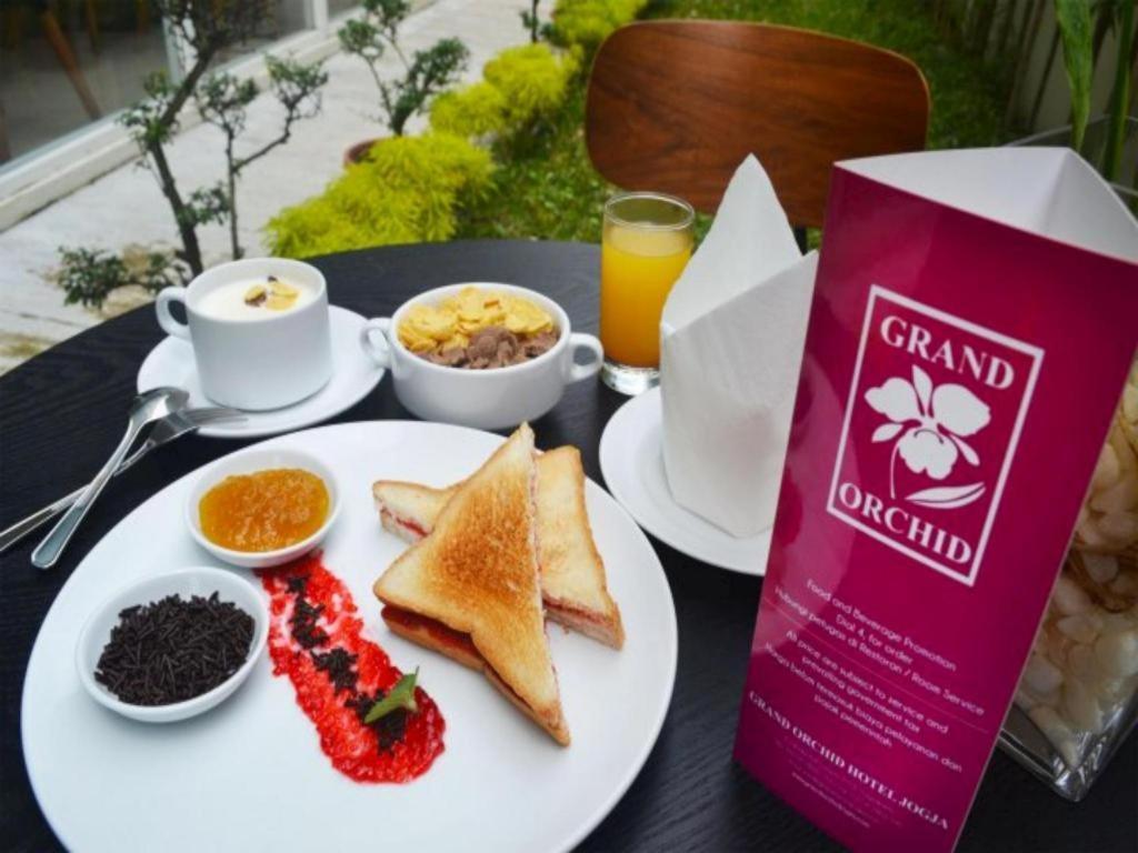 Grand Orchid Hotel Yogyakarta Maguwo Esterno foto