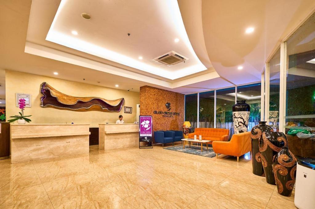 Grand Orchid Hotel Yogyakarta Maguwo Esterno foto
