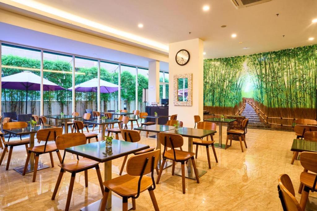 Grand Orchid Hotel Yogyakarta Maguwo Esterno foto