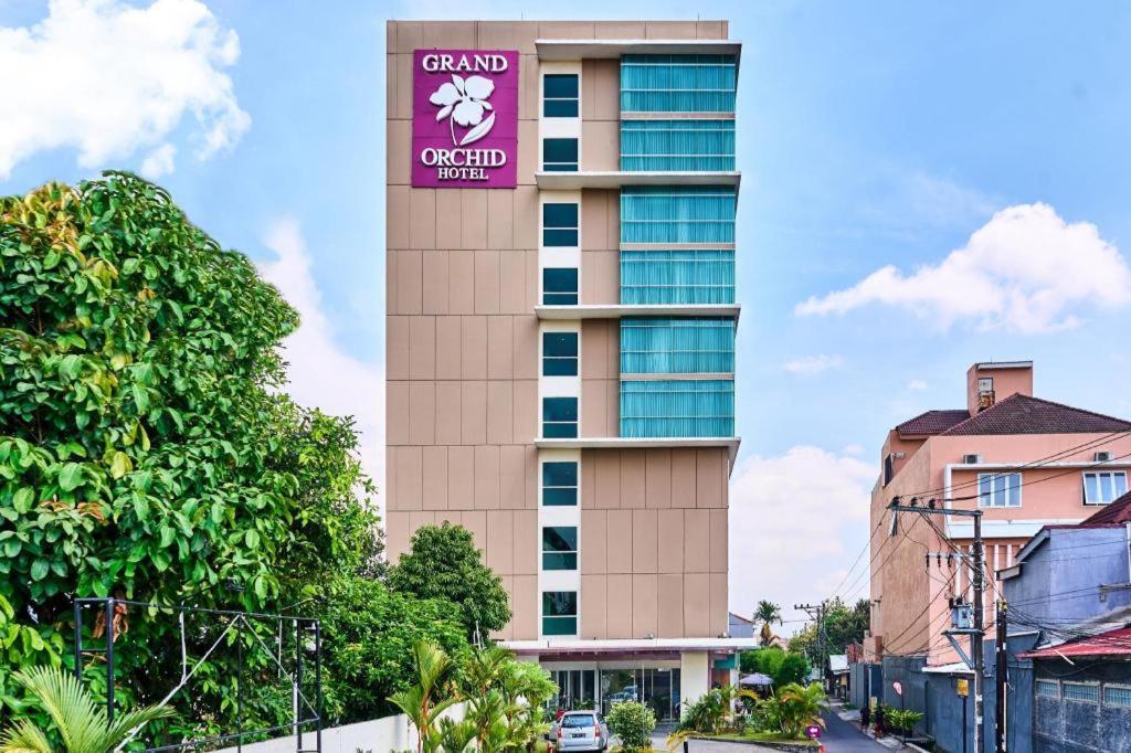 Grand Orchid Hotel Yogyakarta Maguwo Esterno foto