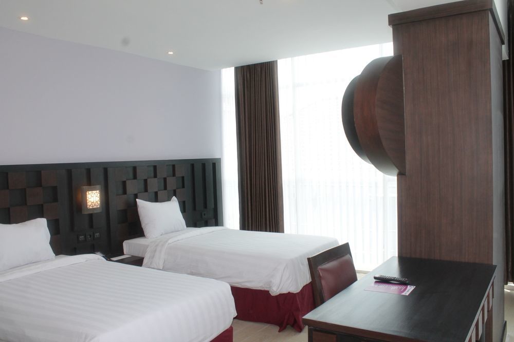 Grand Orchid Hotel Yogyakarta Maguwo Esterno foto