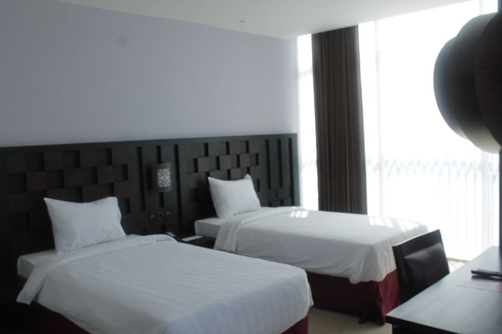 Grand Orchid Hotel Yogyakarta Maguwo Esterno foto