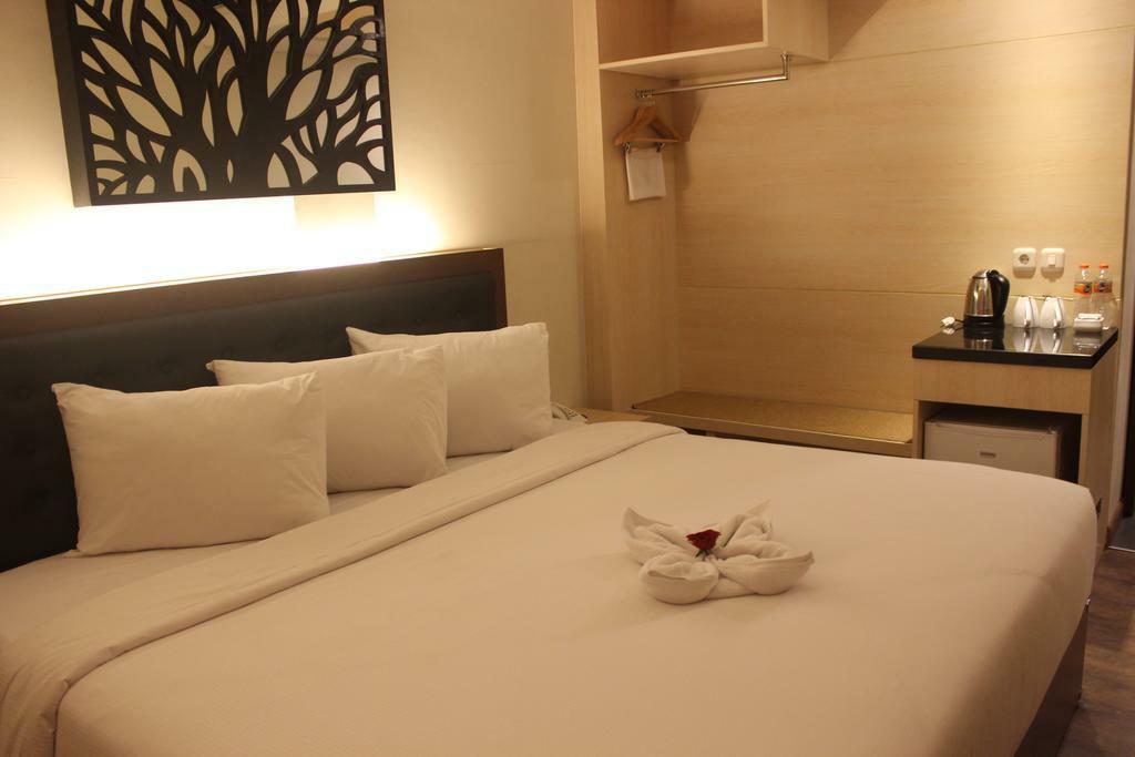 Grand Orchid Hotel Yogyakarta Maguwo Esterno foto