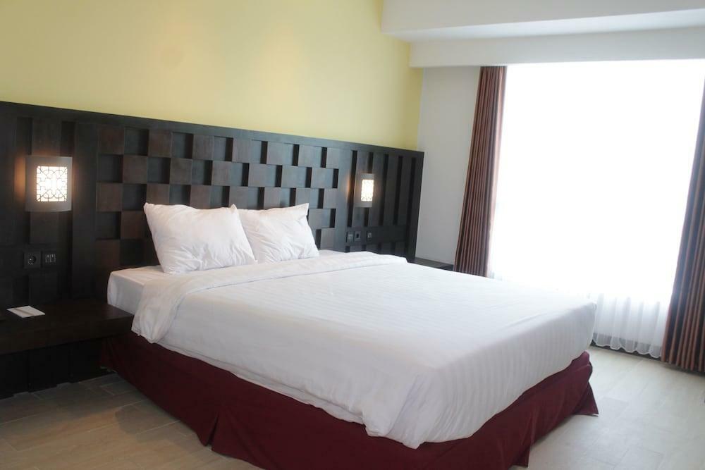 Grand Orchid Hotel Yogyakarta Maguwo Esterno foto